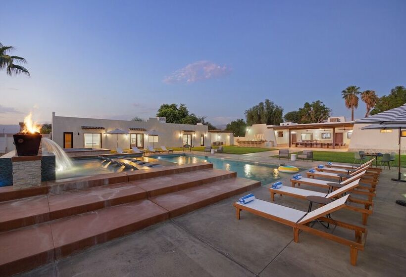 Starlight Estate By Avantstay 20 People! Architectual Mansion W/ Pool, Tennis Court, Game Room