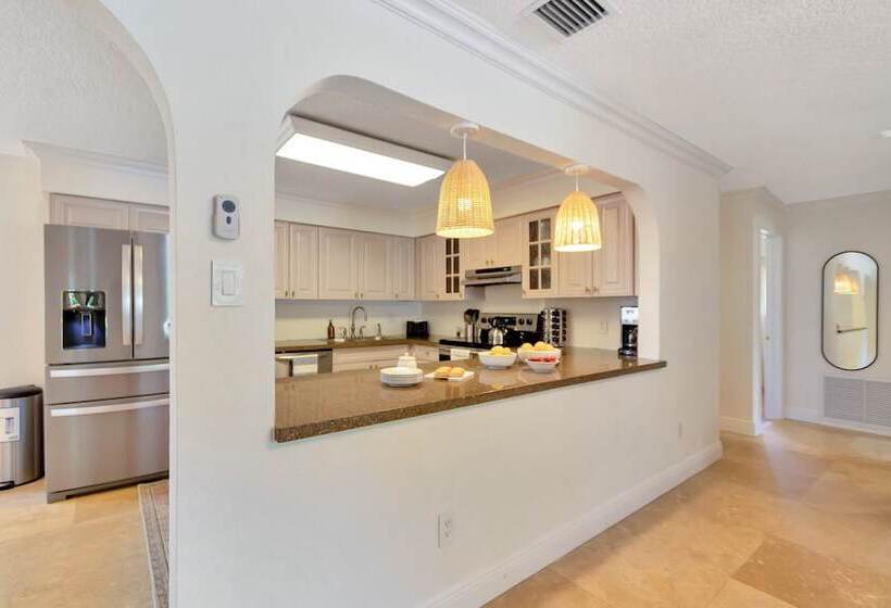 Summerfin By Avantstay Sunny Retreat Minutes From The Shore!