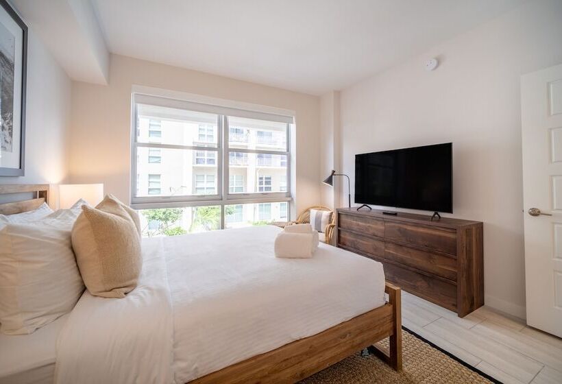 Tucker At Palmer Dadeland Miami