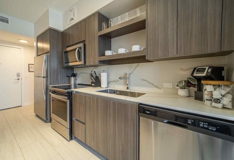 Tucker At Palmer Dadeland Miami