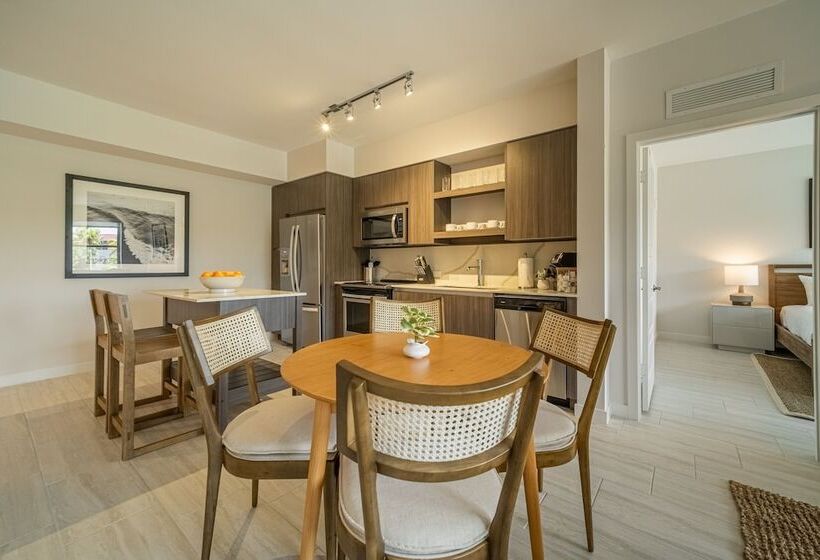 Tucker At Palmer Dadeland Miami