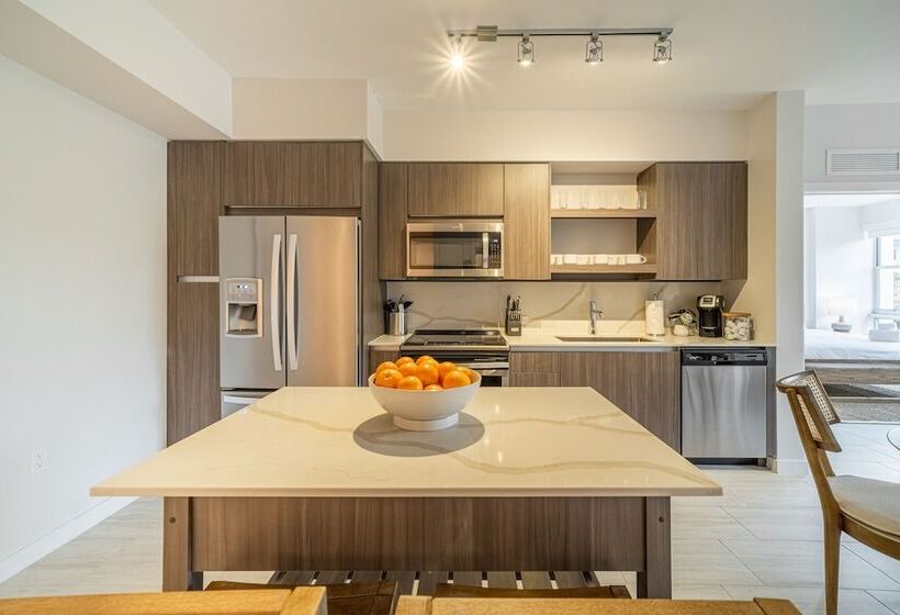 Tucker At Palmer Dadeland Miami