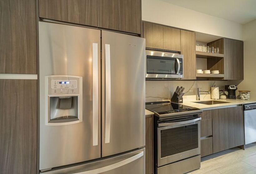 Tucker At Palmer Dadeland Miami