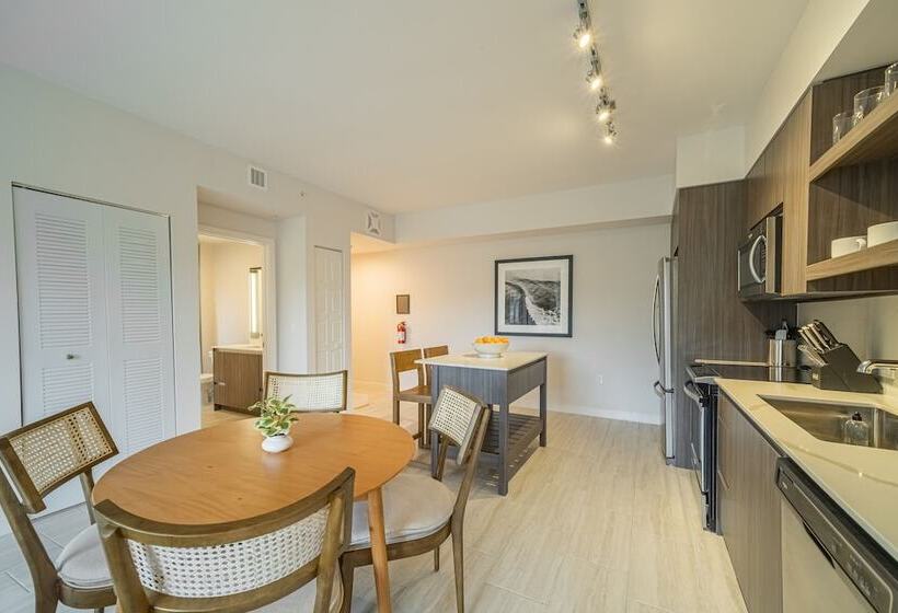 Tucker At Palmer Dadeland Miami