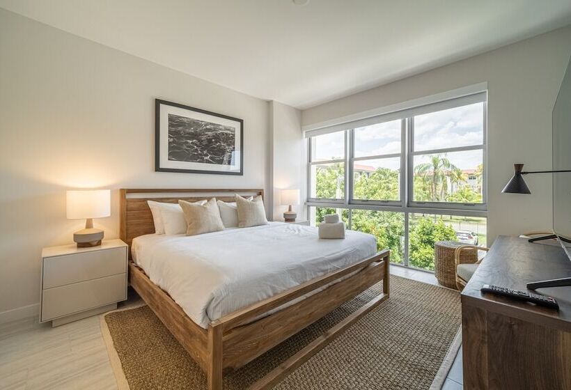 Tucker At Palmer Dadeland Miami