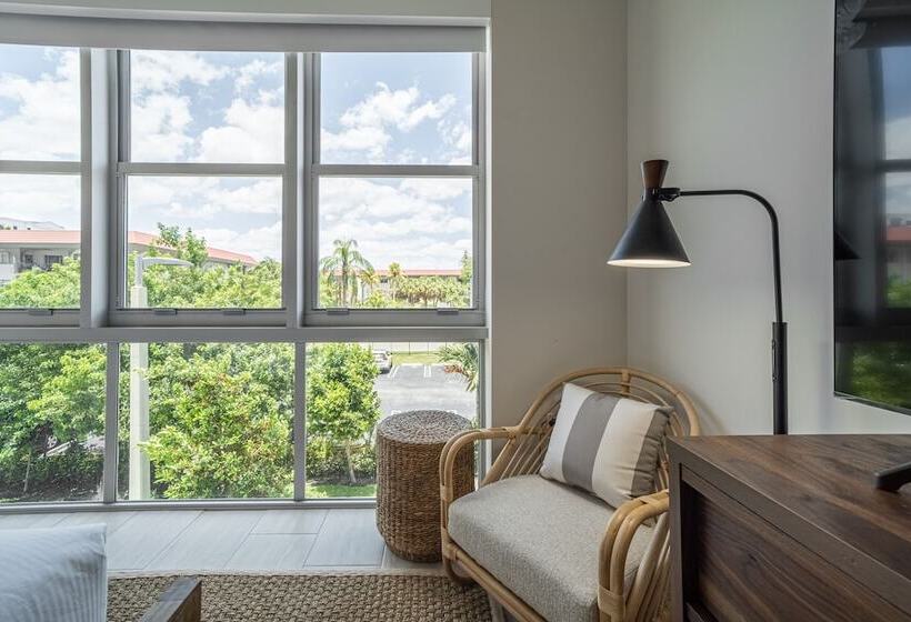 Tucker At Palmer Dadeland Miami