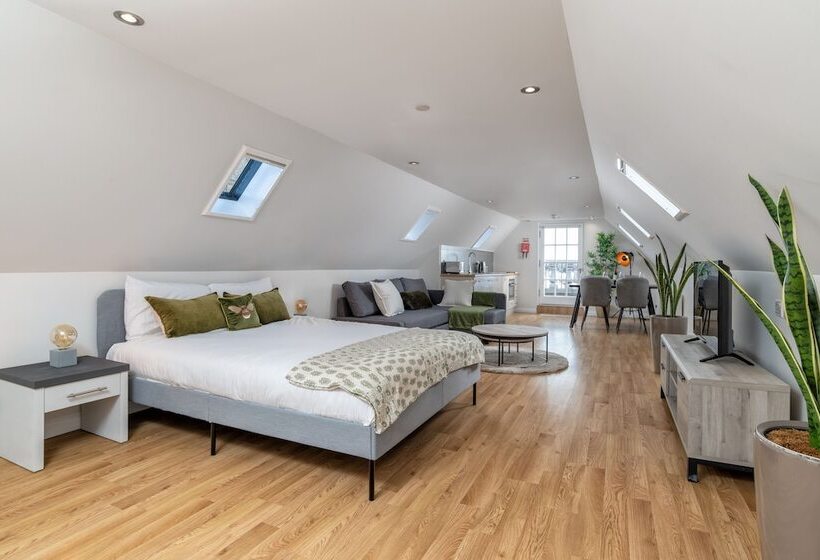 Victoria Court Suites