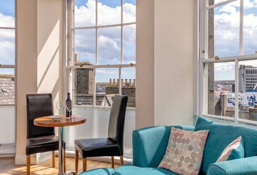 Victoria Court Suites