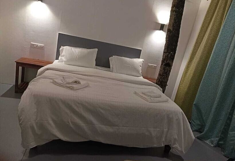 فندق Agonda Beach Chalets