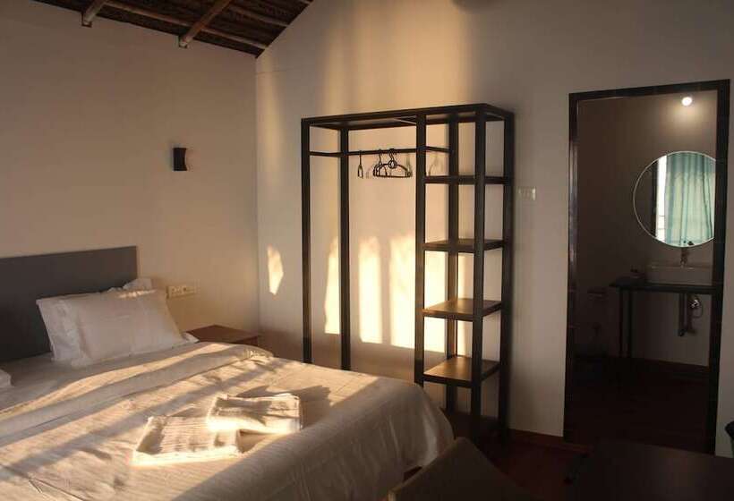فندق Agonda Beach Chalets