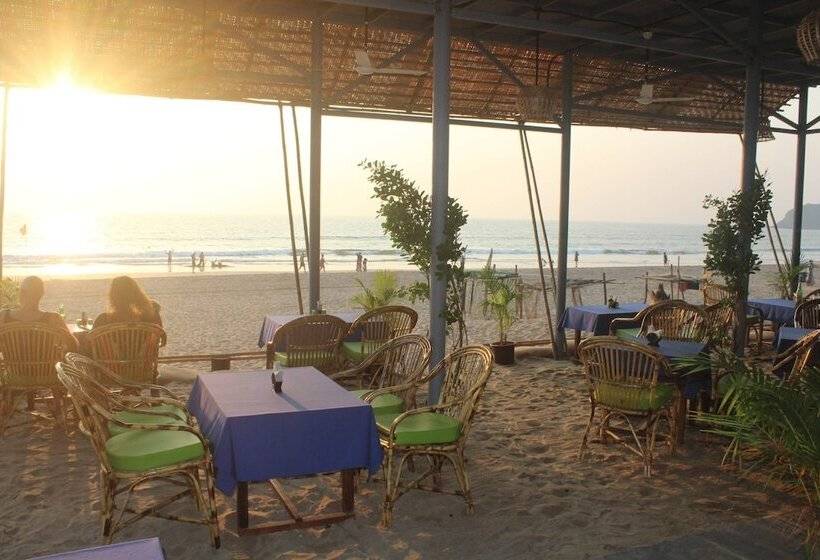 فندق Agonda Beach Chalets