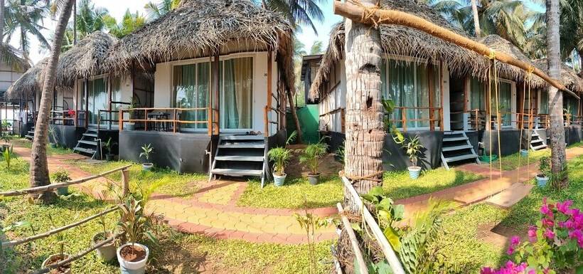 فندق Agonda Beach Chalets