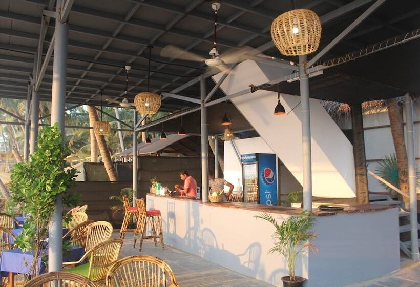 فندق Agonda Beach Chalets