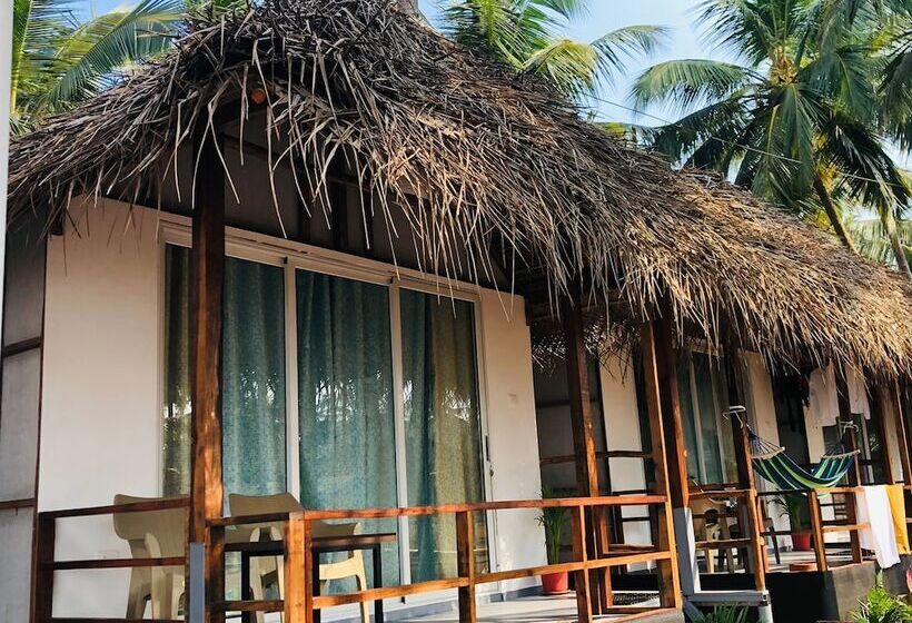 فندق Agonda Beach Chalets