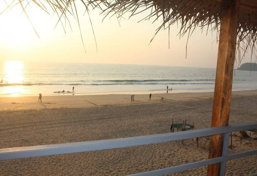 فندق Agonda Beach Chalets