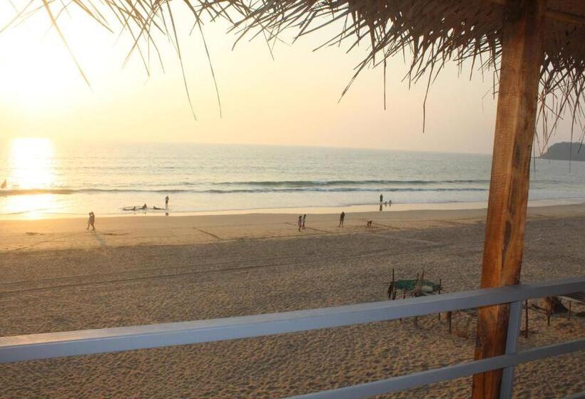 فندق Agonda Beach Chalets