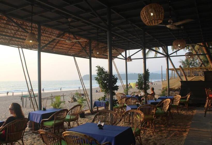 فندق Agonda Beach Chalets