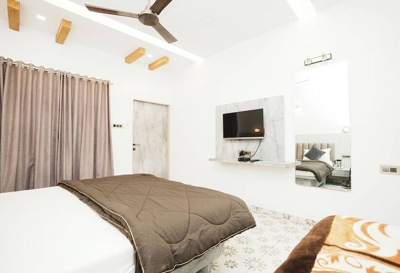 فندق Dwarka Resort