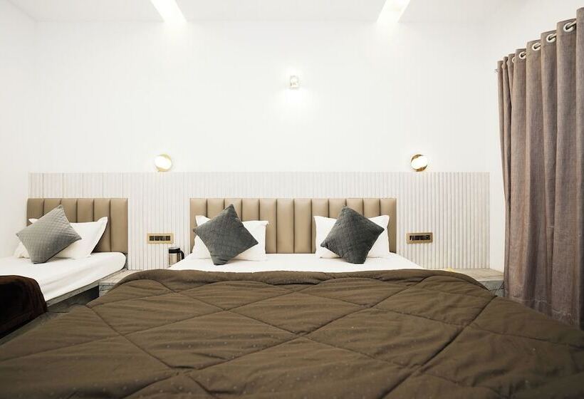 فندق Dwarka Resort