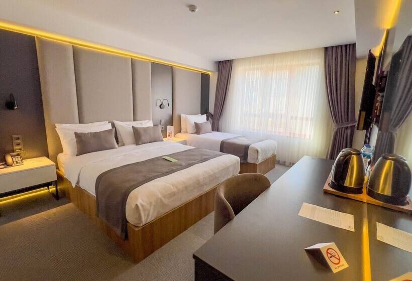 Отель Sera Lake Center