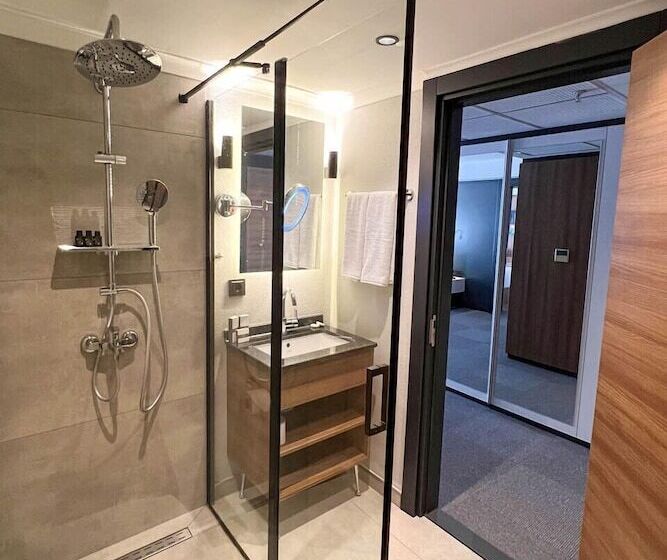 Отель Sera Lake Center