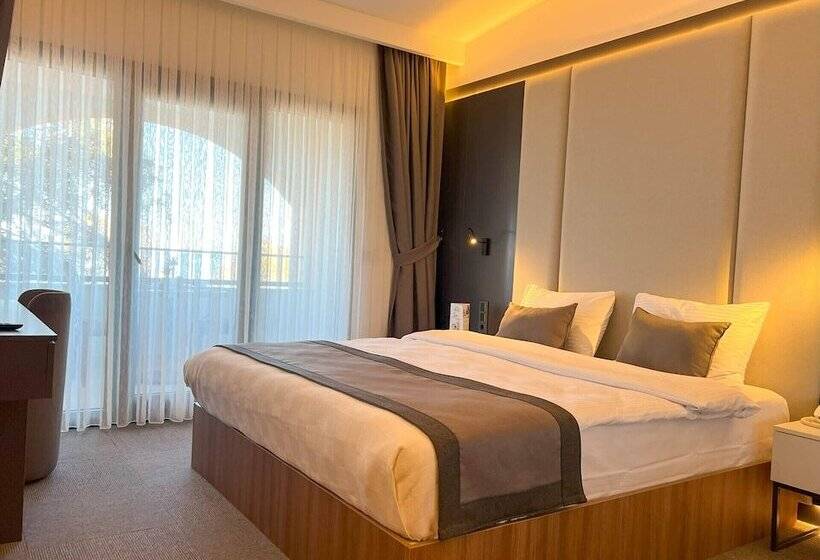 Отель Sera Lake Center