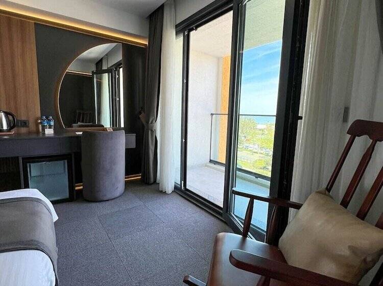 Отель Sera Lake Center