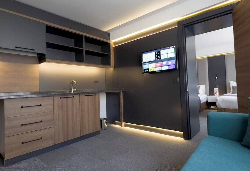 Отель Sera Lake Center