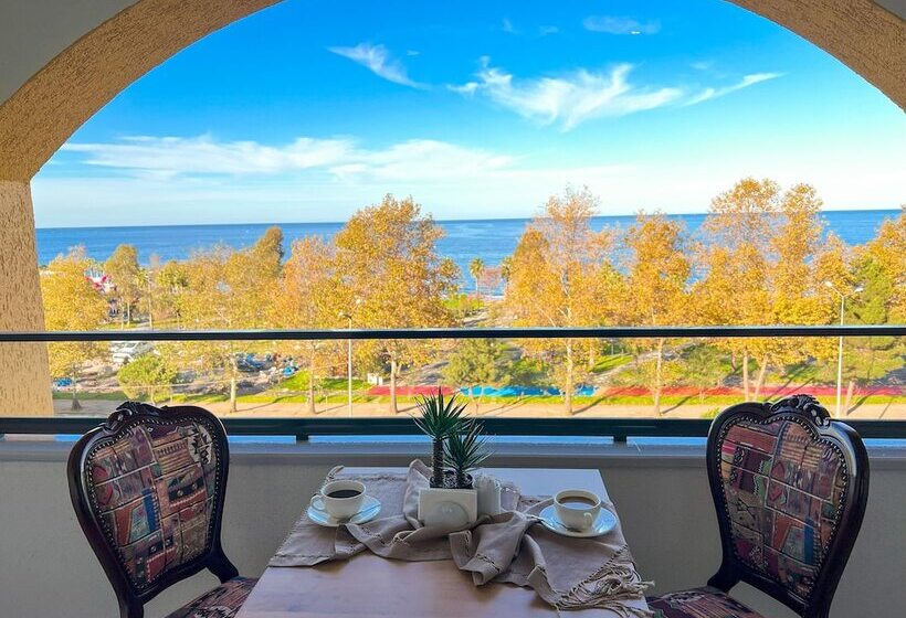 Отель Sera Lake Center