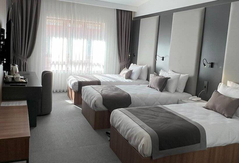 Отель Sera Lake Center