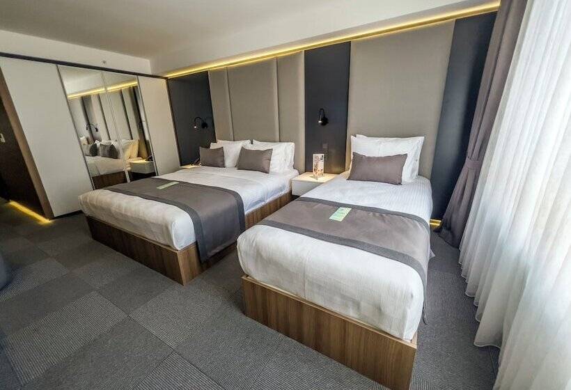 Отель Sera Lake Center