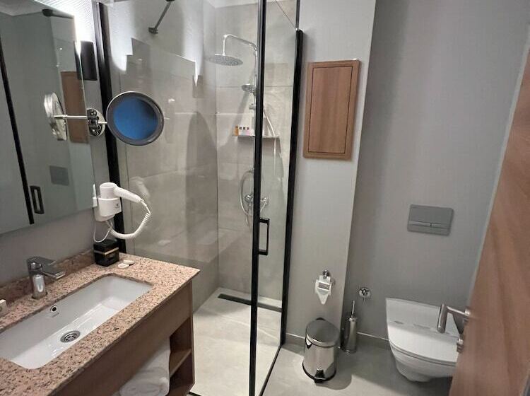 Отель Sera Lake Center