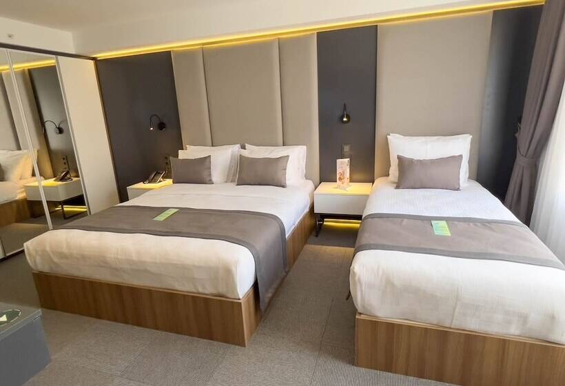 Отель Sera Lake Center