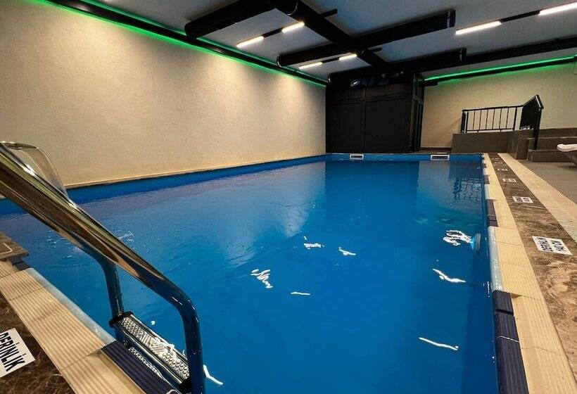 Отель Sera Lake Center