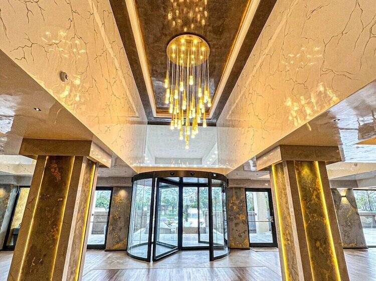 Отель Sera Lake Center