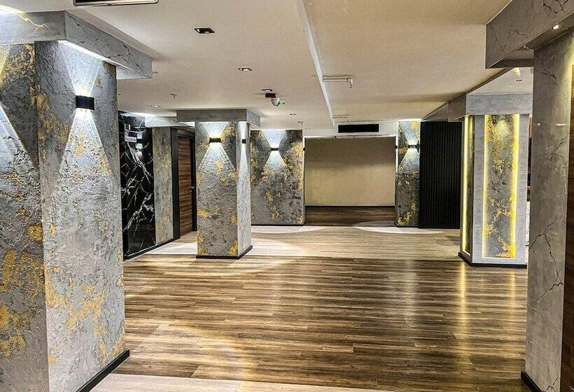 Отель Sera Lake Center