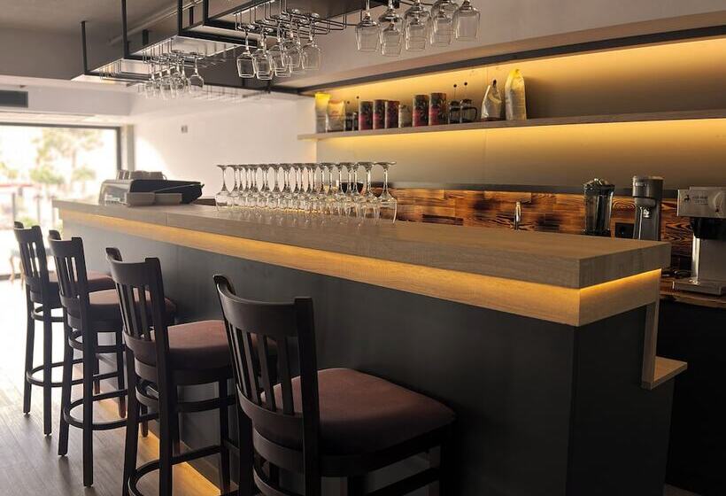 Отель Sera Lake Center