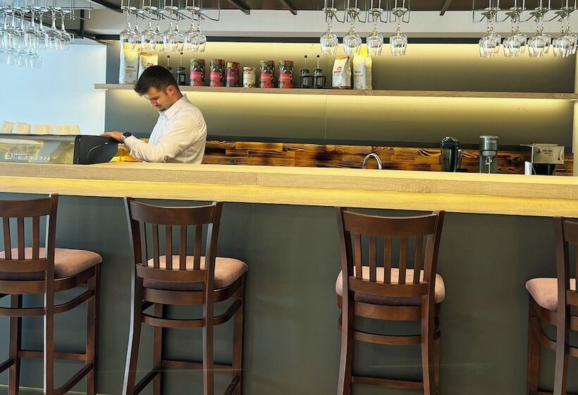 Отель Sera Lake Center