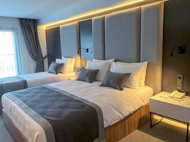 Отель Sera Lake Center