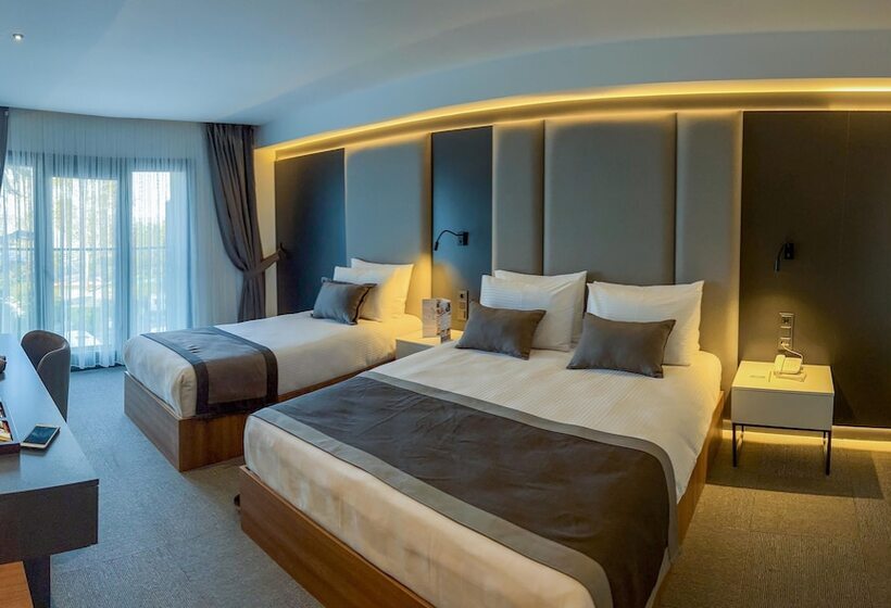 Отель Sera Lake Center