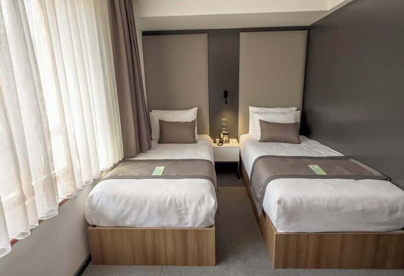 Отель Sera Lake Center