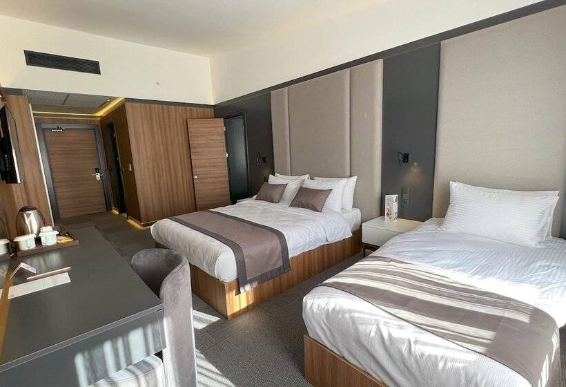 Отель Sera Lake Center