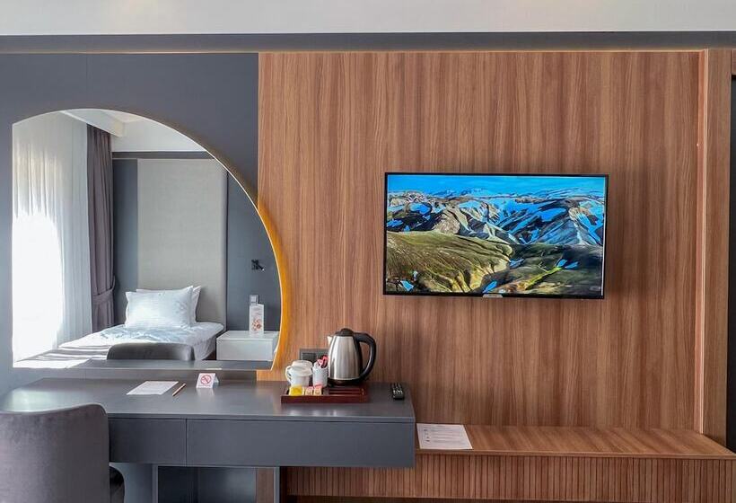 Отель Sera Lake Center