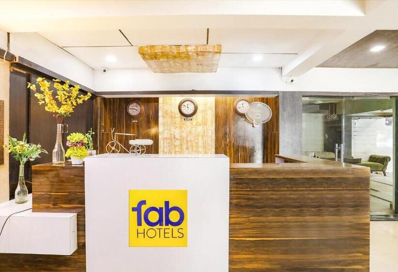 בית מלון כפרי Shirdi Park Inn