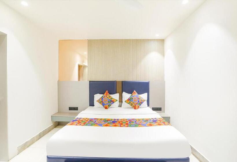 בית מלון כפרי Shirdi Park Inn