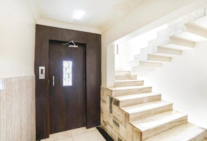 בית מלון כפרי Shirdi Park Inn