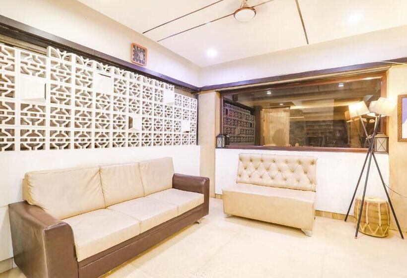 호텔 Shirdi Park Inn