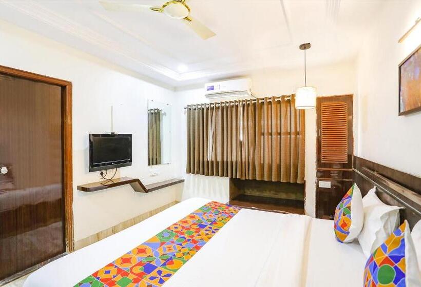 בית מלון כפרי Shirdi Park Inn