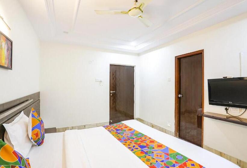 בית מלון כפרי Shirdi Park Inn