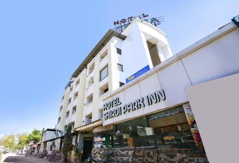 בית מלון כפרי Shirdi Park Inn
